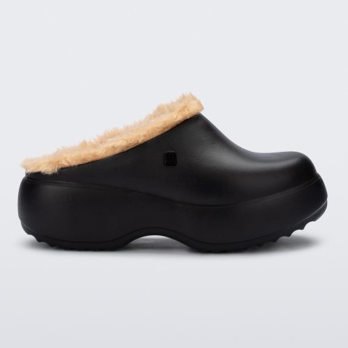 Side view of a black Free Clog Fluffy Platform with dark beige fluffy liner