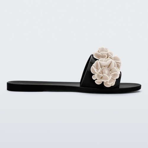 Side view of a black Babe Springtime women's slide with 3 beige flowers.