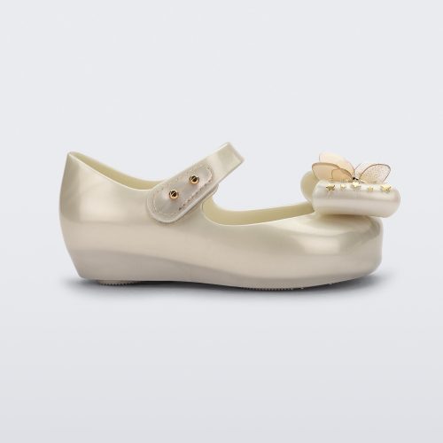 Side view of a Mini Melissa Ultragirl peeptoe ballet flat  for baby in white with star printed butterfly bow applique. 