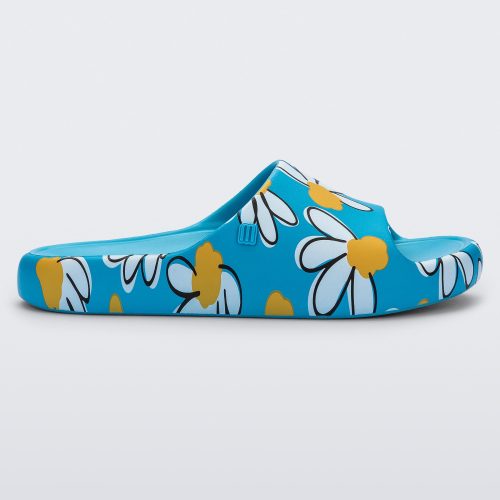 Side view of a beige Free Print slide with daisy print flowers