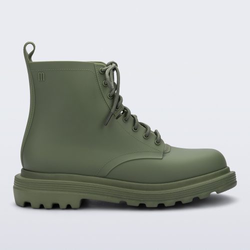 Side view of a green Coturno Soft boot